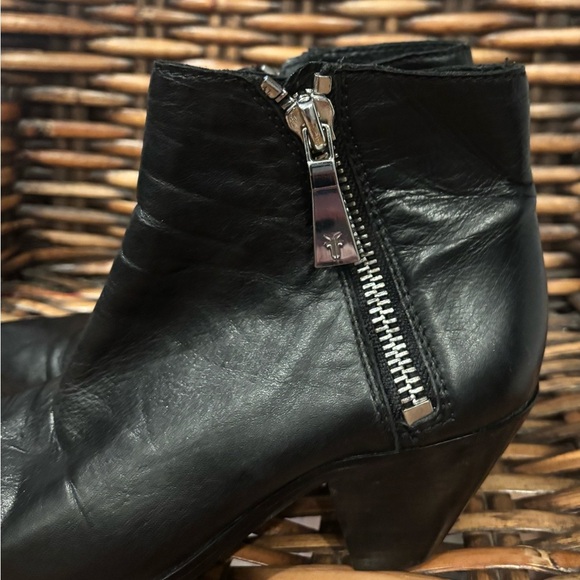 Frye Black Leather Ankle Booties with Zipper size 7.5 Great condition! - Picture 2 of 15